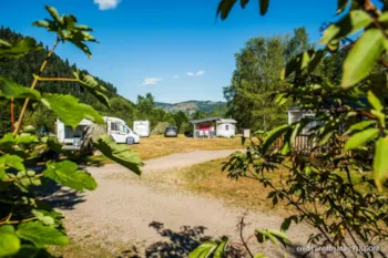 Stellplatz - Stellplatz Für Zelt, Caravan Oder Wohnmobile / Inkl. 2 Personnen - DOMAINE DU HAUT DES BLUCHES