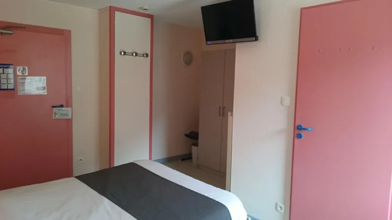 11/Chambre Double A Triple Avec Television