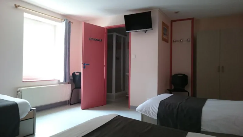 14/ Chambre Quadruple Avec Television
