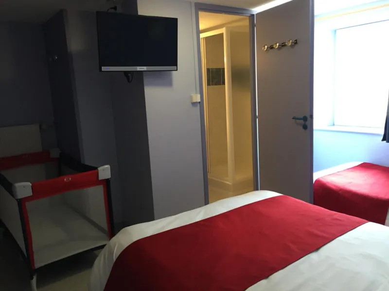 21/ Chambre Double A Triple Avec Television