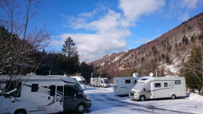 Inside Parking for campers : Formula with 1 camper + electricity 13 amp + 2 persons — 3