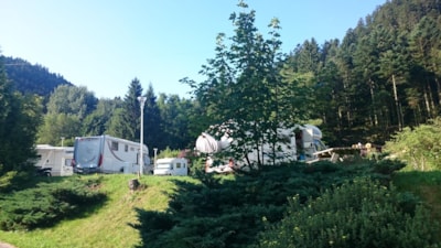 Inside Parking for campers : Formula with 1 camper + electricity 13 amp + 2 persons — 1