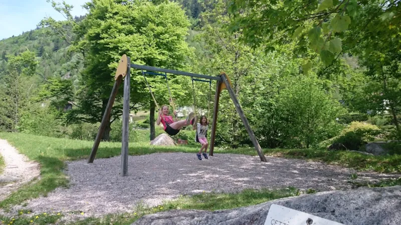 * Aire De Stationnement Interieure Pour Camping Car : Forfait Camping Car + 13Amperes + 2 Personnes