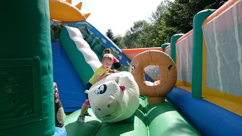 * Aire De Stationnement Interieure Pour Camping Car : Forfait Camping Car + 13Amperes + 2 Personnes