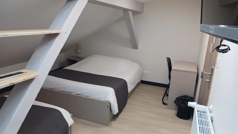 25/ Petite Chambre Mansardee Single- A Double