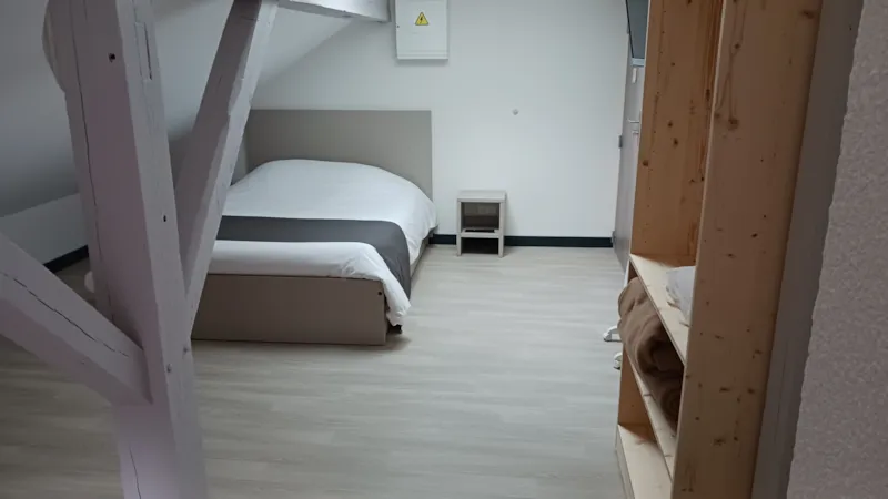 20/ Chambre Mansardee Quadruple Avec Television