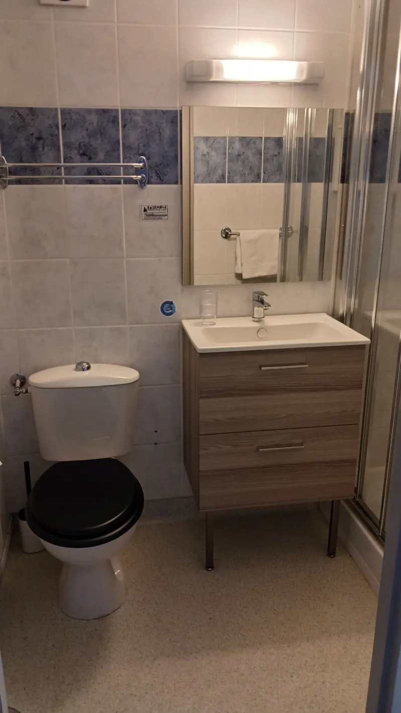 24 / Chambre Double Ou Triple Avec Television