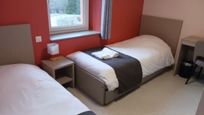 10 / TWIN BEDROOM — 2