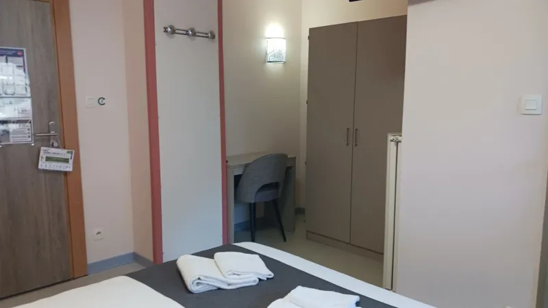 11/Chambre Double A Triple Avec Television