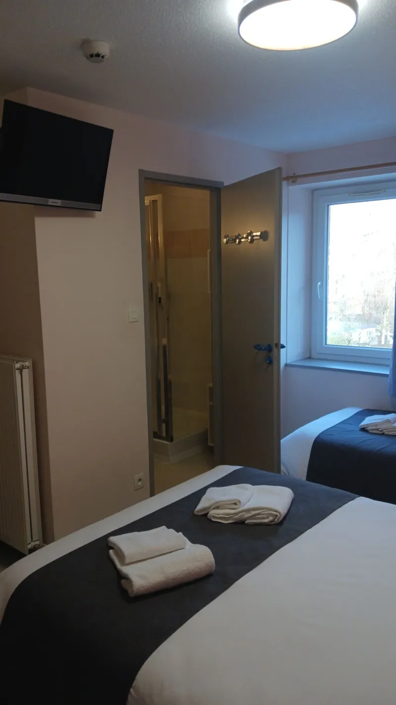 11/Chambre Double A Triple Avec Television