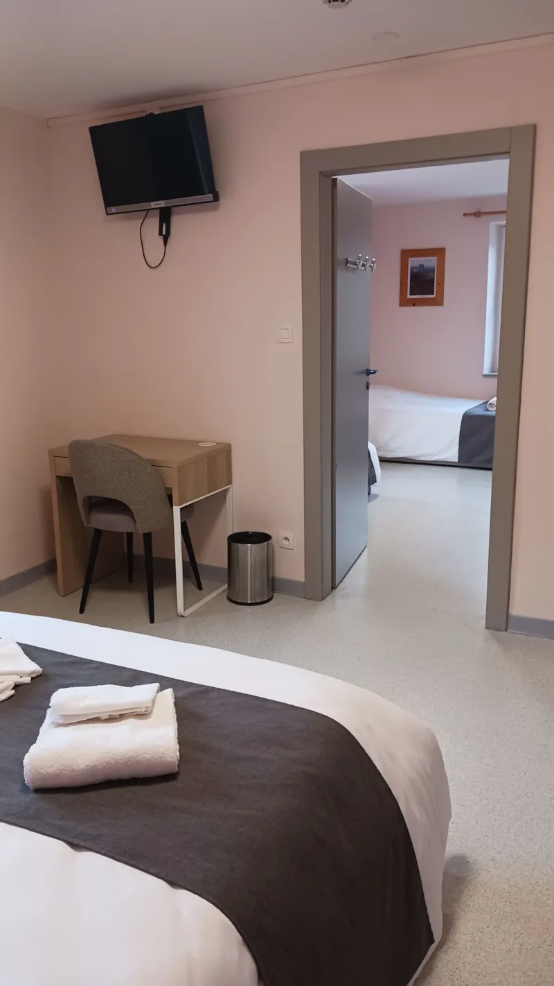 12/ Chambre Quadruple Avec Television