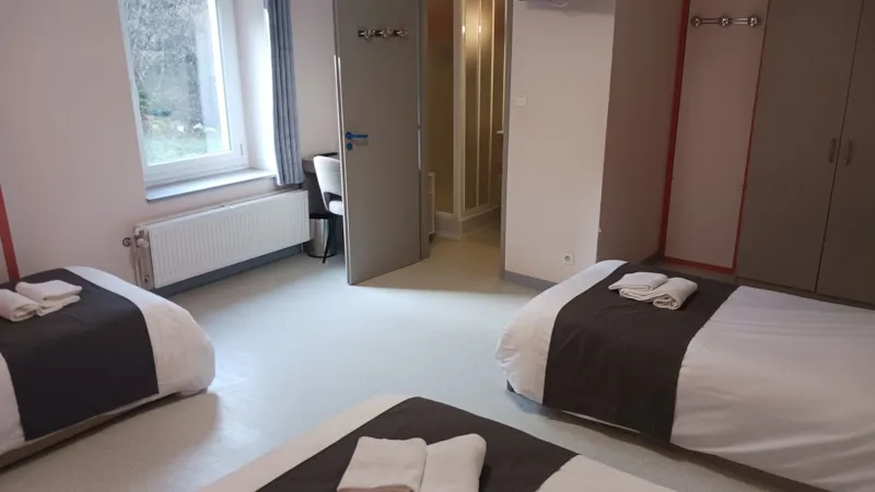 14/ Chambre Quadruple Avec Television