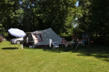 Stellplatz - Stellplatz Standard - Ohne Strom - Kies - Camping Brantôme Peyrelevade