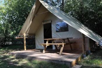 Mietunterkunft - Zelt 'Amazone' 20 M² + Terrasse - Camping Brantôme Peyrelevade