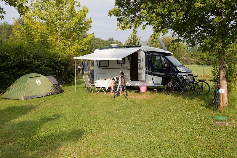 Serviced pitch caravan of 200m² - electricity 10A - water connection and greywater disposal on the site