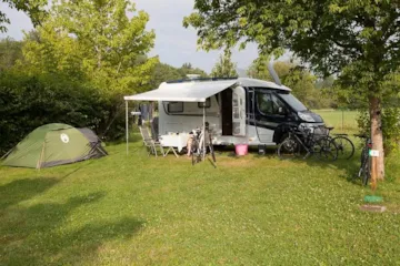 Pitch - Serviced Pitch Caravan Of 200M² - Electricity 10A - Water Connection And Greywater Disposal On The Site - Camping Brantôme Peyrelevade