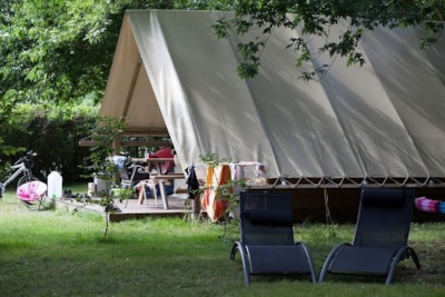 Amazone Standard tent 20 m² (2bed-4p) + terrace (no sanitary facilities)