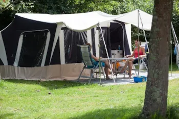 Stellplatz - Stellplatz Wohnwagen Grand Confort 110M² - Strom 10A - Wasseranschluss Und Grauwasserentsorgung Auf Der Baustelle - Camping Brantôme Peyrelevade