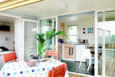 Mobil-home LE PATIO Standard 29m² (2bed-4pers) + 2SDB + integrated terrace 11m²+ TV