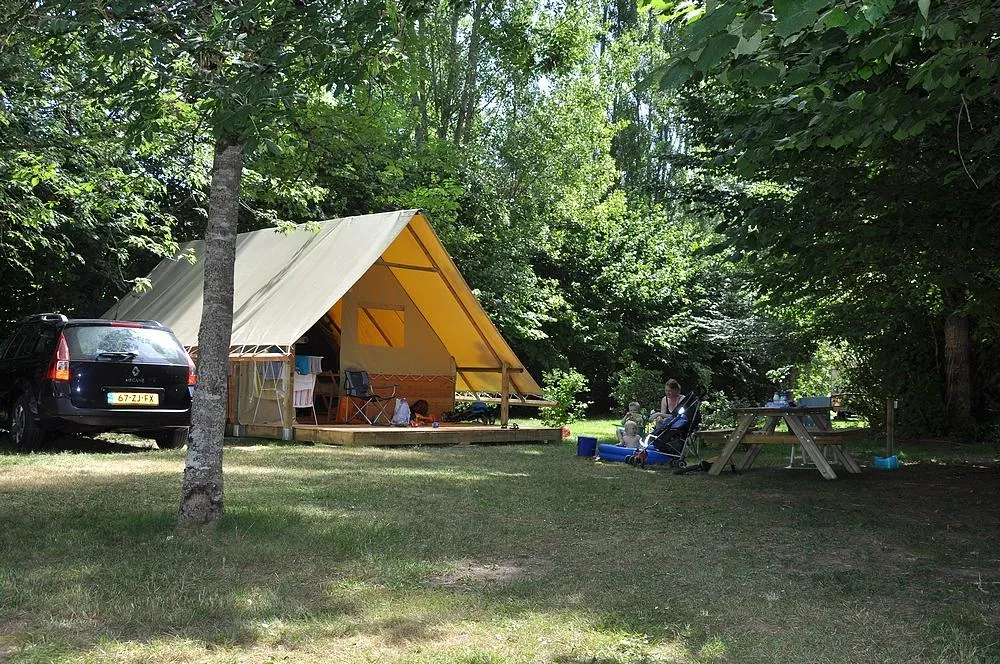 Location - Tente 'Amazone' 20 M², Arrivée Le Dimanche+ Terrasse - Camping Brantôme Peyrelevade