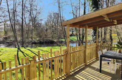 Mobil-home Le Chêne Confort 29m2 (2bed-4p) + semi-covered terrace 15m²+ TV + LV (riverside)