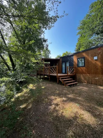 Mietunterkunft - Neu // Mobilheim „Ecrin Vert Premium“, 36,8 M² (3 Schlafzimmer – 6 Personen) + 2 Badezimmer + Halbüberdachte Terrasse 20 M² + Geschirrspüler + Klimaanlage - Flower Camping Brantôme Peyrelevade