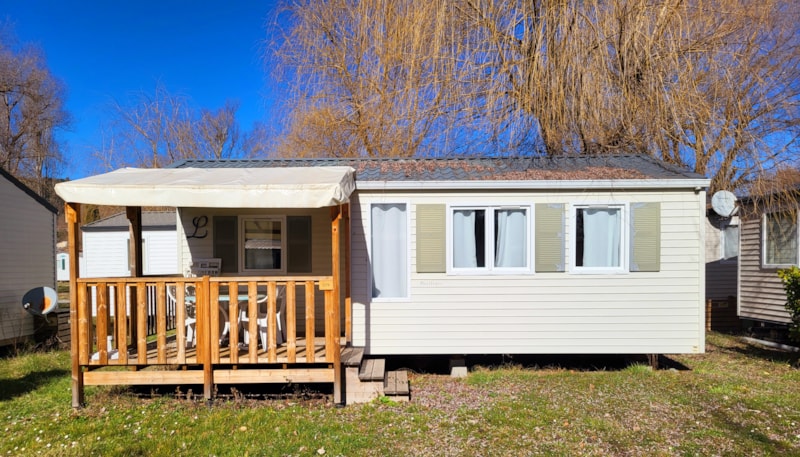 Classic 2 bedroom mobile home