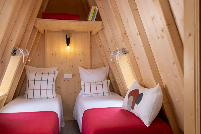 Forfait Insolite :Cabadienne 8M² - 1 Chambre + Frigidaire + Terrasse