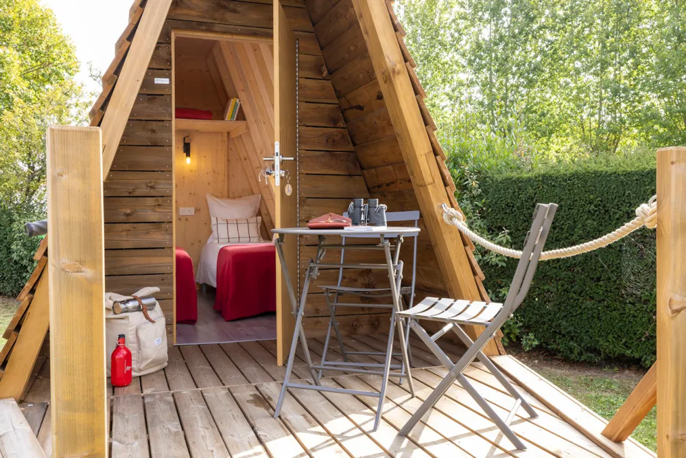 Location - Forfait Insolite :Cabadienne 8M² - 1 Chambre + Frigidaire + Terrasse - Flower Camping La Davière Plage
