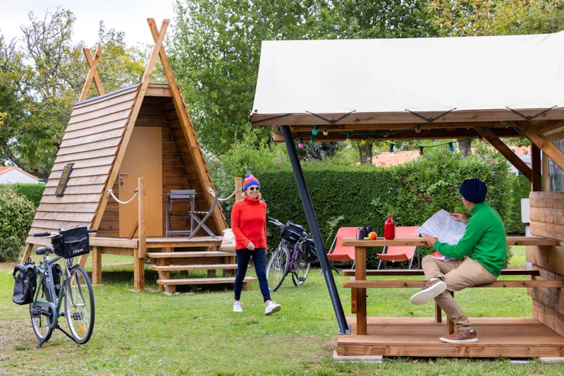 Forfait Insolite :Cabadienne 8M² - 1 Chambre + Frigidaire + Terrasse