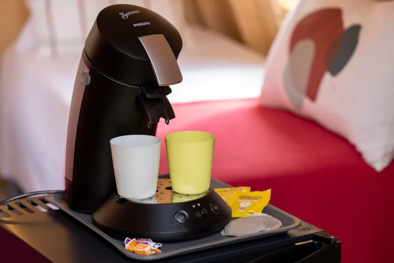 Forfait Insolite :Cabadienne 8M² - 1 Chambre + Frigidaire + Terrasse