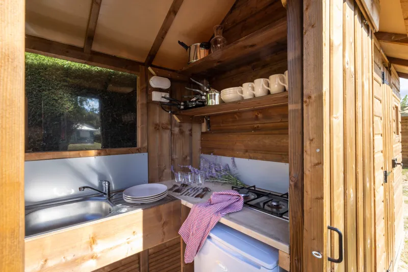 Forfait Premium Freecamp Équipé D'un Sanitaire Privatif + Cuisine + Quartier Semi Piéton