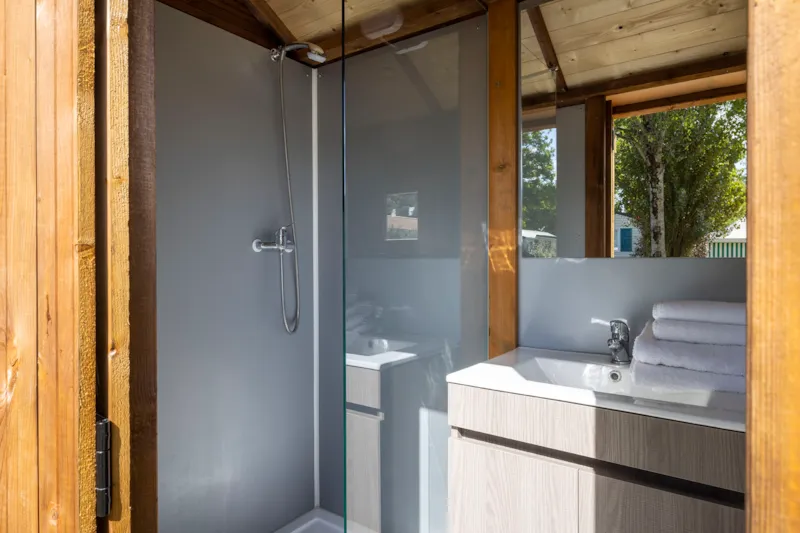 Forfait Premium Freecamp Équipé D'un Sanitaire Privatif + Table Free Picnic + Cuisine + Semi-Piéton