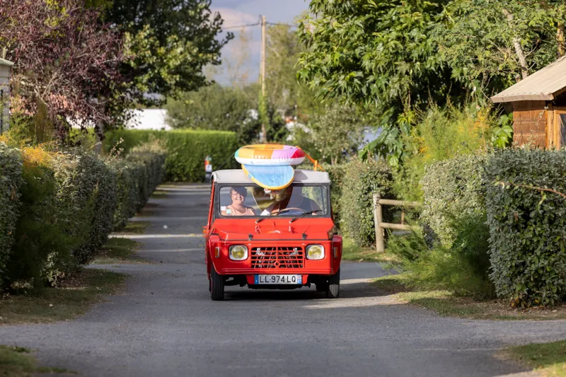 Forfait Premium Freecamp Équipé D'un Sanitaire Privatif + Table Free Picnic + Cuisine + Semi-Piéton