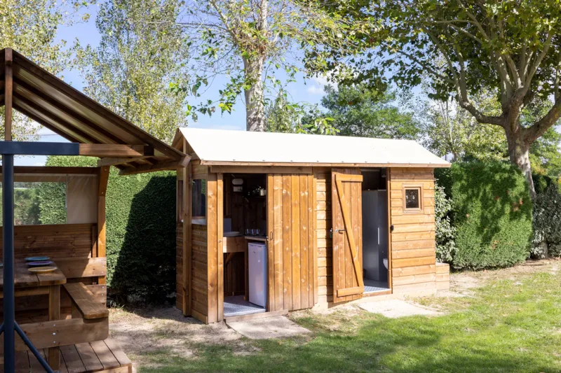 Forfait Premium Freecamp Équipé D'un Sanitaire Privatif + Table Free Picnic + Cuisine + Semi-Piéton