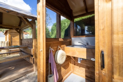 Forfait Premium Freecamp équipé d'un sanitaire privatif + Table Free picnic + cuisine + semi-piéton — 1