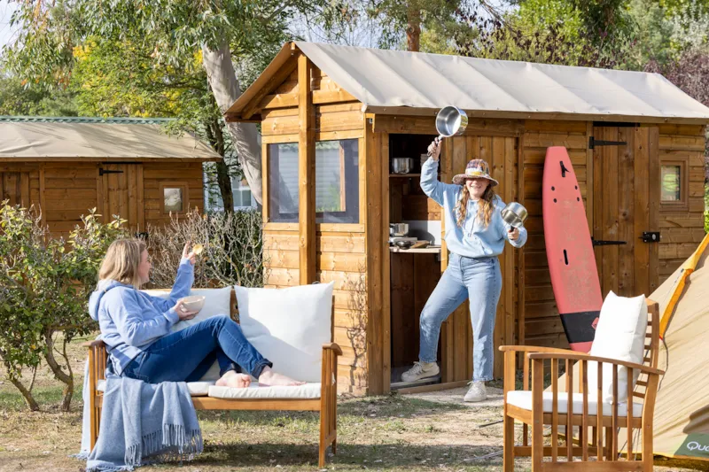 Forfait Premium Freecamp Équipé D'un Sanitaire Privatif + Table Free Picnic + Cuisine + Semi-Piéton