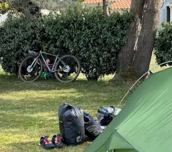 Stellplatz - Accueil Vélo - Flower Camping La Davière Plage