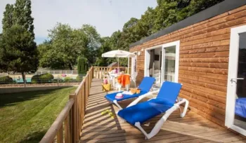 Mietunterkunft - Mobilheim Premium Suite 2 Zimmer - 2 Badezimmer - Castel Camping Château de Lez-Eaux