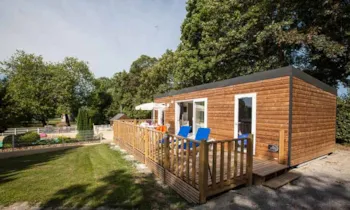 Mietunterkunft - Mobilheim Premium Suite 2 Zimmer - 2 Badezimmer - Castel Camping Château de Lez-Eaux