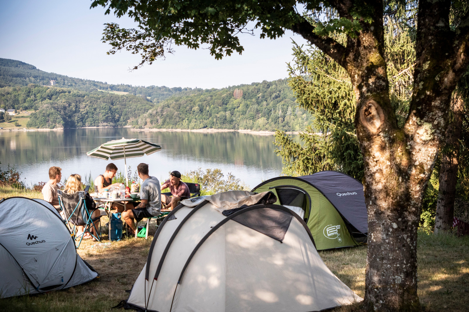 Emplacement - Emplacement Camping Confort - Camping Huttopia Lac de la Siauve