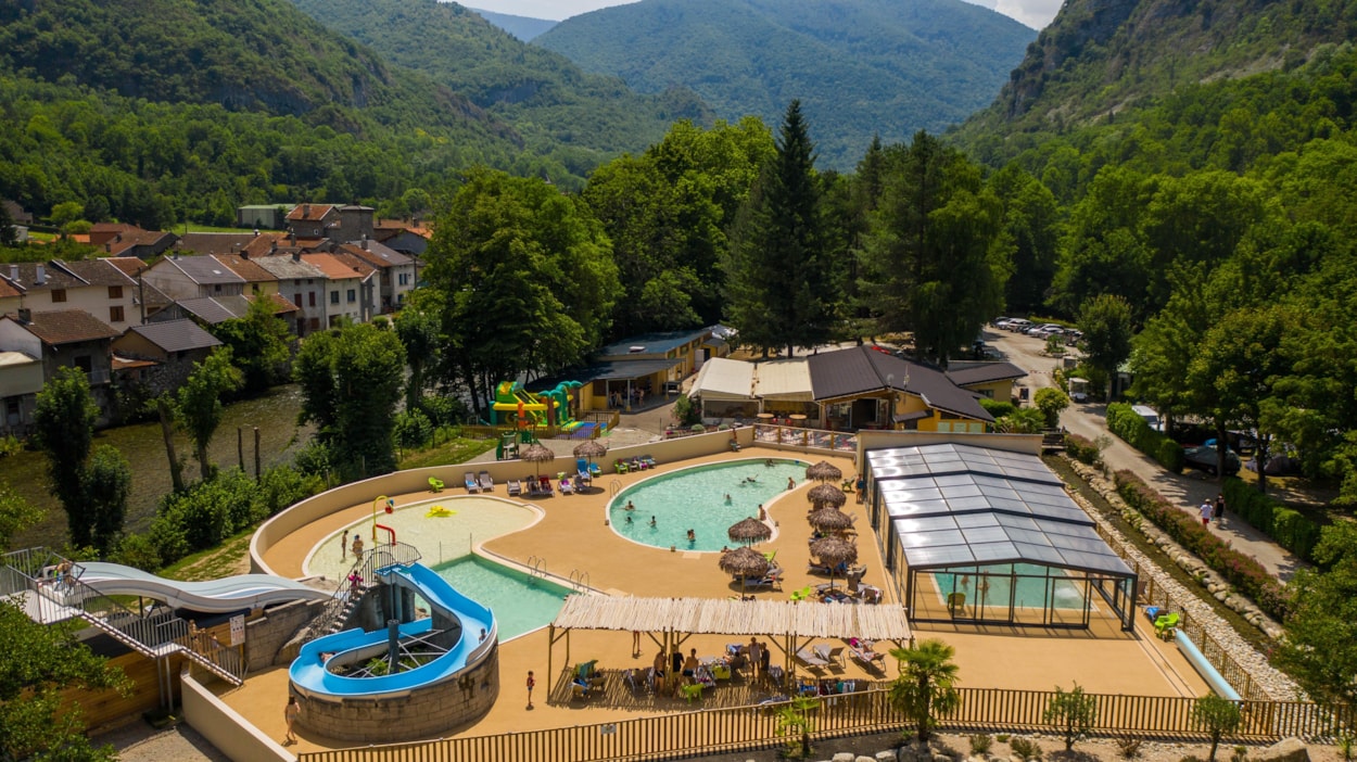Camping des Grottes****