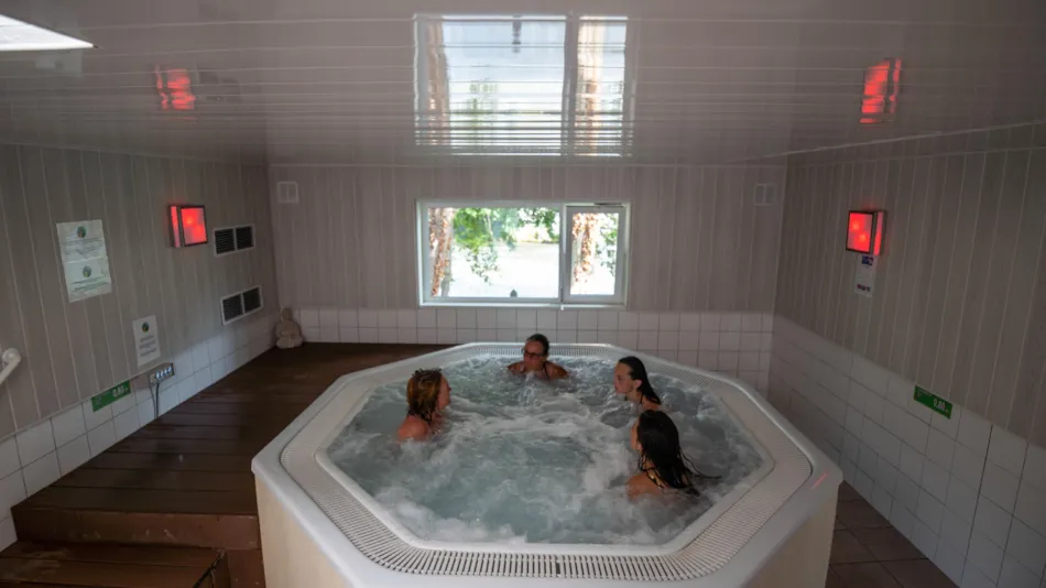 Camping des Grottes****