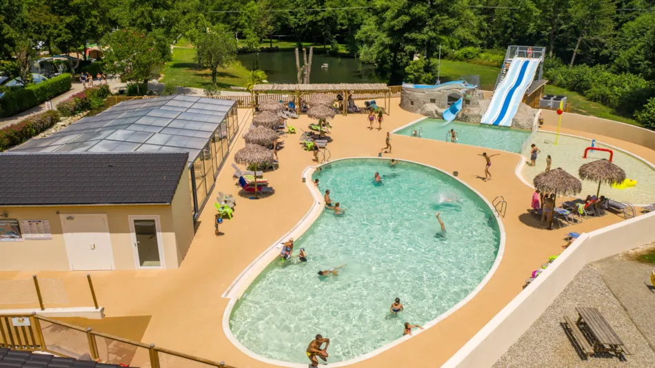 Camping des Grottes****