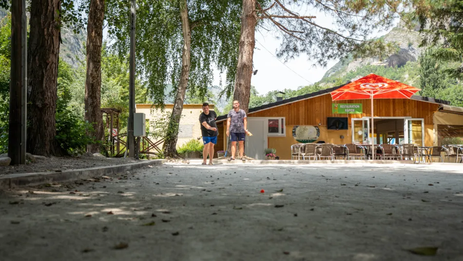 Camping des Grottes****