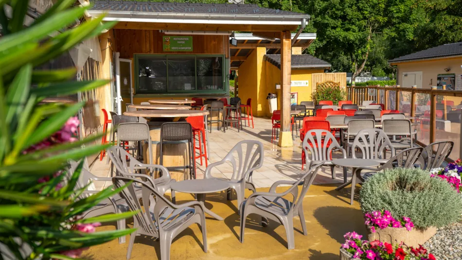 Camping des Grottes****