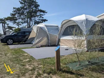 Stellplatz - Stellplatz Für 1 Oder 2 Personen + 1 Fahrzeug - Camping Les Mouettes