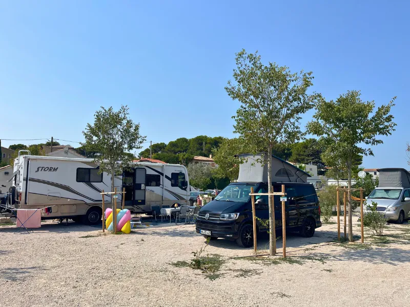 Confort Medium Emplacement Tente / Van (Avec Électricité)