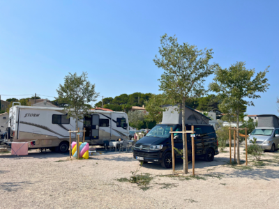 Comfort Pitch MEDIUM for tent/Van (electricity included)
