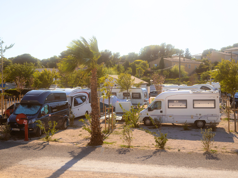 Standplaats Confort Large Tent/Van/Caravan/Camper (met elektriciteit)
